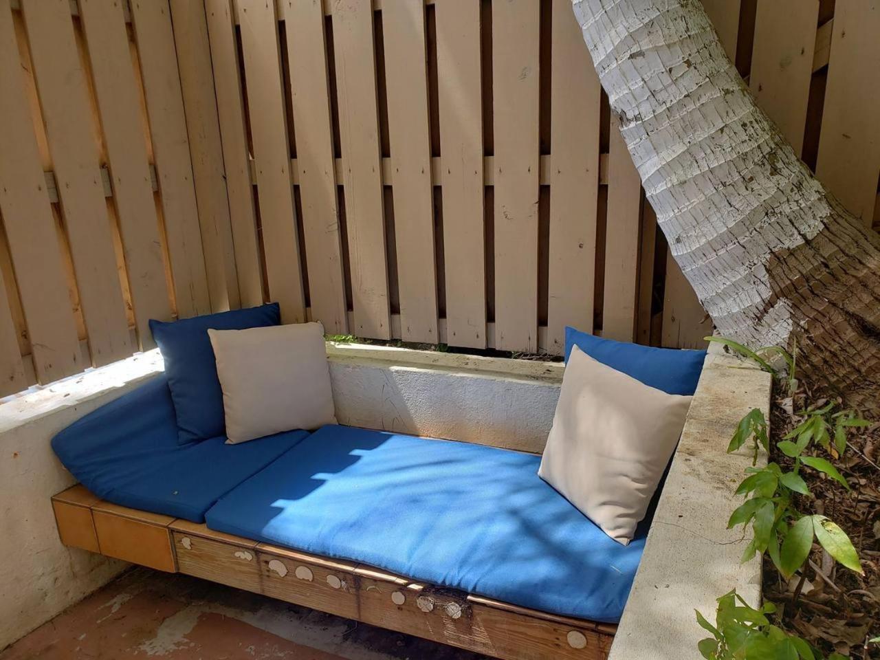 Little Indigo Apartments Mafolie Екстер'єр фото